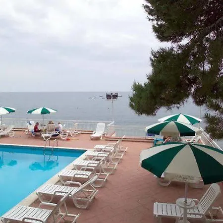 Punta Licosa Hotel 4*